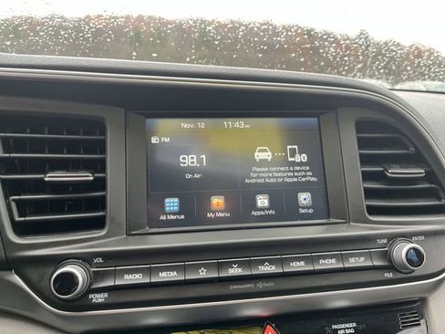 Used 2020 Hyundai Elantra SEL image 13