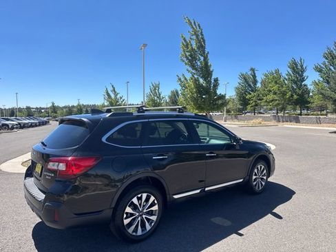 Used 2019 Subaru Outback 3.6R Touring AWD/4WD image 6