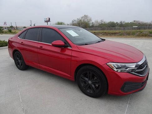 Used 2022 Volkswagen Jetta SE image 3