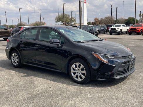 Used 2024 Toyota Corolla LE image 3