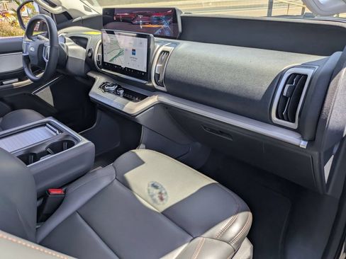 Used 2025 Ford Expedition Max Active AWD/4WD image 31