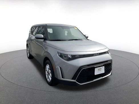 Used 2025 Kia Soul LX w/ LX Technology Package image 3