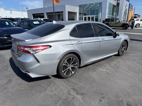 Used 2020 Toyota Camry SE FWD image 16