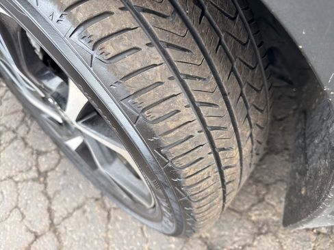 Used 2022 Toyota C-HR XLE image 4