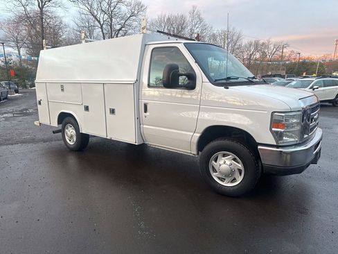 Used 2016 Ford E-350 and Econoline 350 Super Duty w/ Power Windows & Locks Group RWD image 10