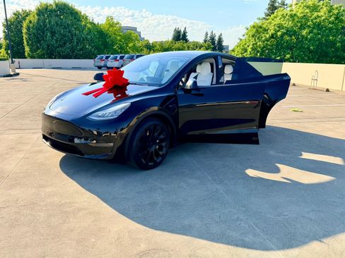 Used 2021 Tesla Model Y Long Range AWD/4WD image 36
