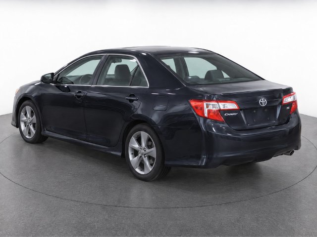 Used 2014 Toyota Camry SE FWD image 2