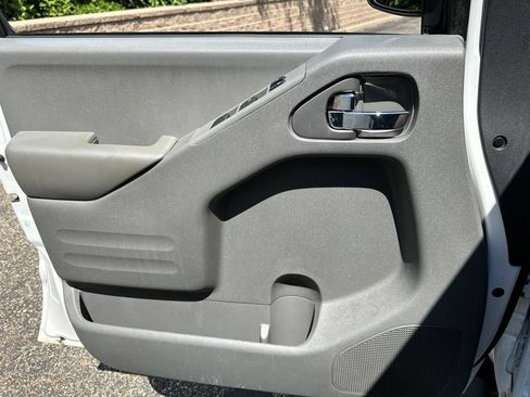 Used 2020 Nissan Frontier SV w/ Midnight Edition Floor Mats AWD/4WD image 33
