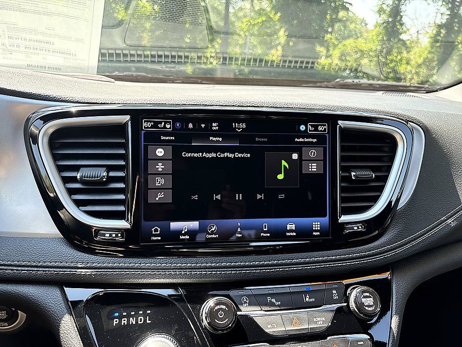 Used 2025 Chrysler Pacifica Limited FWD image 6