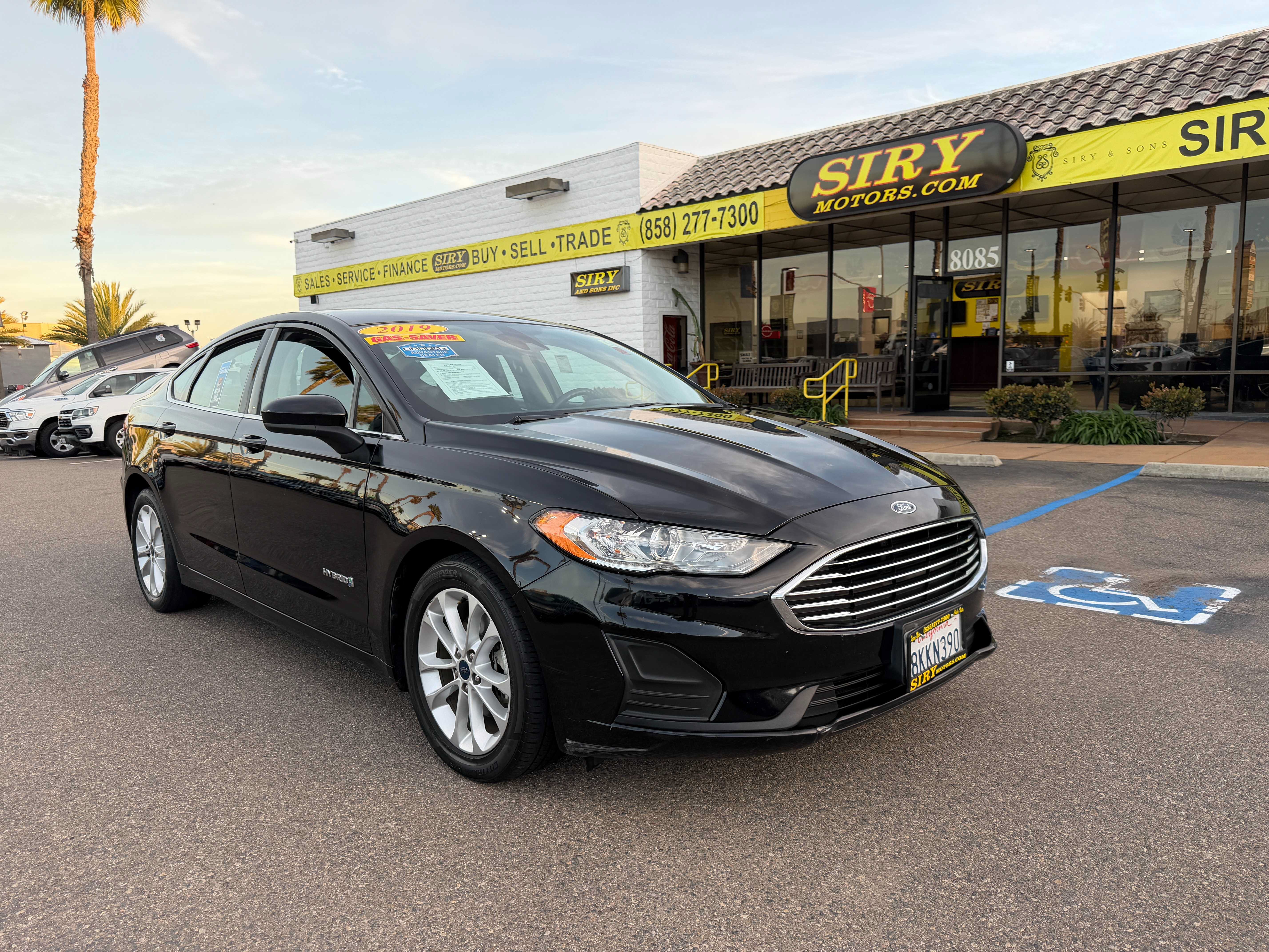 Used 2019 Ford Fusion SE FWD image 1
