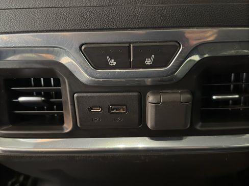 Used 2022 GMC Sierra 3500 Denali AWD/4WD image 15