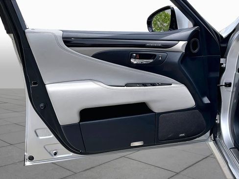 Used 2013 Lexus LS 460 w/ Comfort Pkg RWD image 19