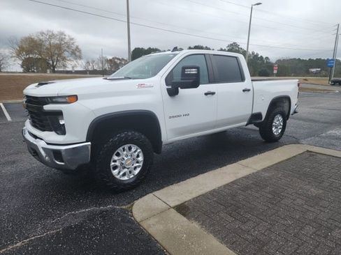 Used 2024 Chevrolet Silverado 3500 W/T image 3