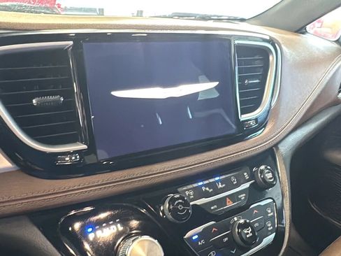Used 2021 Chrysler Pacifica Limited w/ Uconnect Theater Family Group AWD/4WD image 13