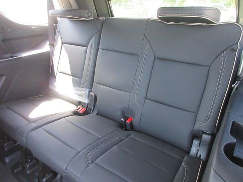 New 2026 GMC Yukon Elevation w/ Elevation Premium Package AWD/4WD image 13