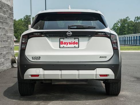 Used 2025 Nissan Kicks SV AWD/4WD image 7