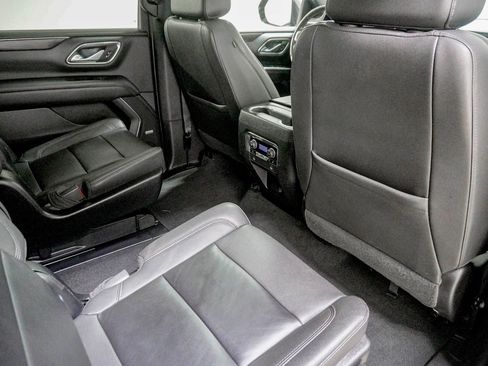 Used 2022 Chevrolet Tahoe Z71 w/ Luxury Package AWD/4WD image 35