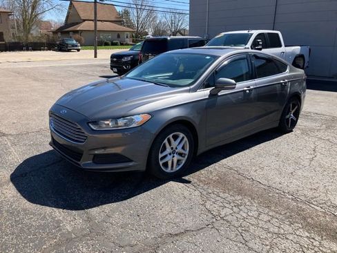 Used 2014 Ford Fusion SE image 2