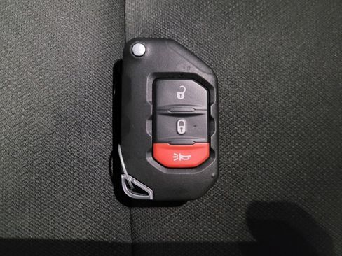 Used 2019 Jeep Wrangler Unlimited Sport image 32