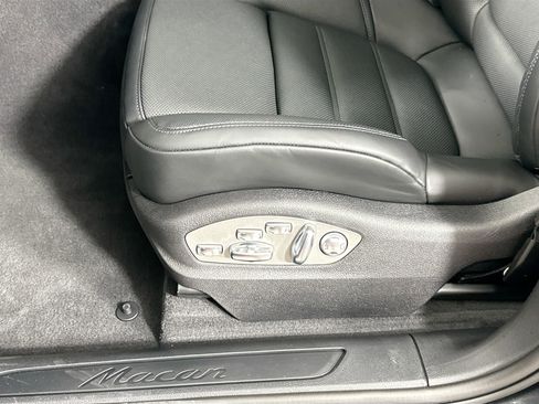 Certified 2025 Porsche Macan image 33