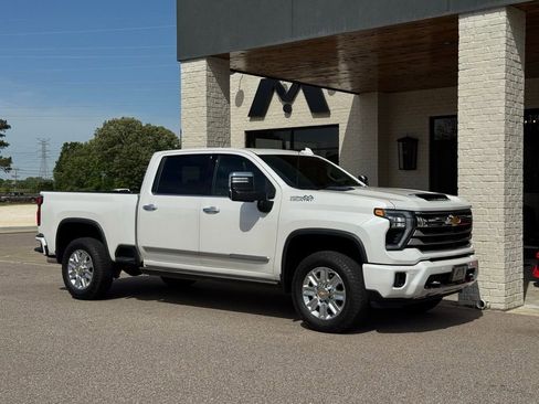 Used 2024 Chevrolet Silverado 2500 High Country w/ Technology Package AWD/4WD image 1