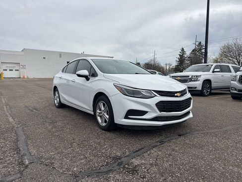 Used 2016 Chevrolet Cruze LT FWD image 6
