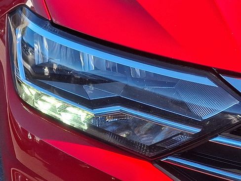 Used 2019 Volkswagen Jetta SE w/ Cold Weather Package image 8