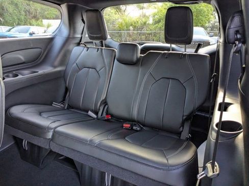 New 2026 Chrysler Pacifica Select FWD image 14