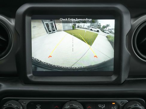 Used 2021 Jeep Wrangler Willys image 15