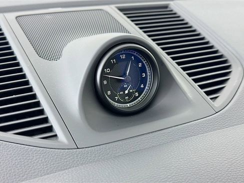 Certified 2025 Porsche Macan image 17