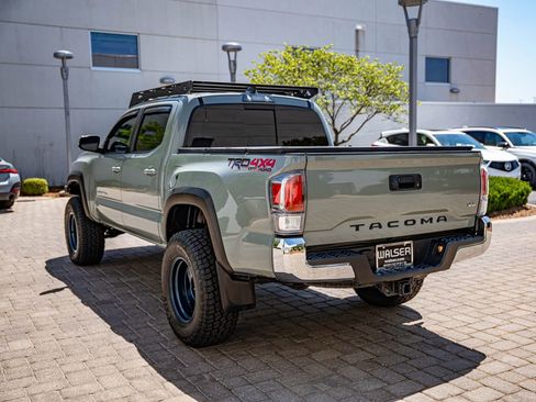 Used 2022 Toyota Tacoma TRD Off-Road AWD/4WD image 7