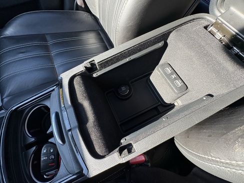 Used 2022 Chrysler 300 S RWD image 42