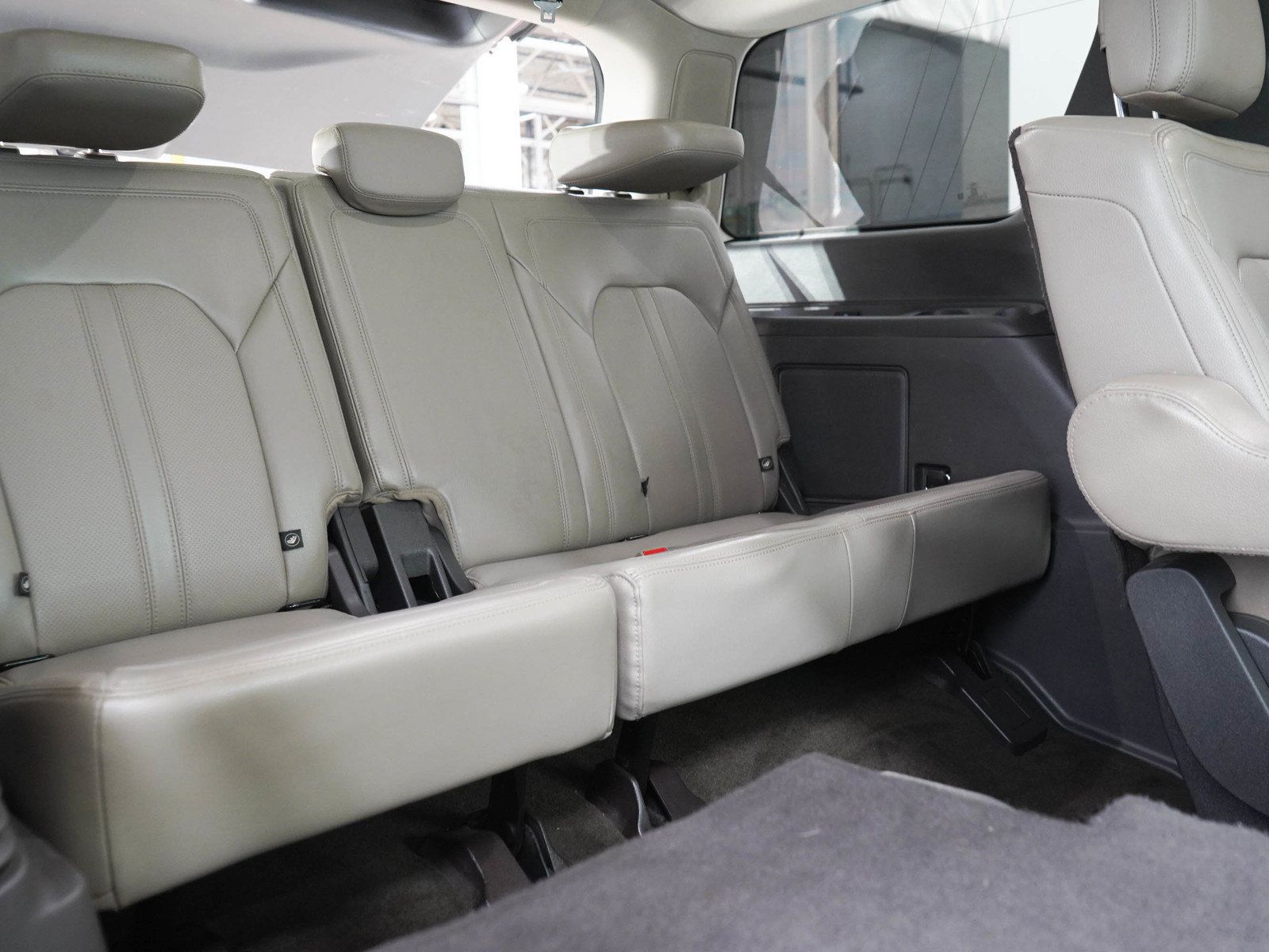 Used 2019 Ford Expedition Limited w/ Special Edition Package AWD/4WD image 13