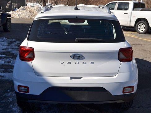 Used 2024 Hyundai Venue SEL image 7