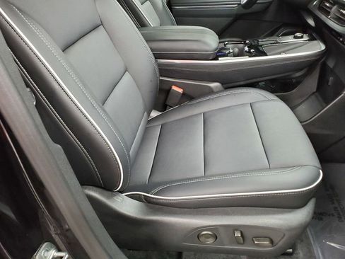 Used 2025 Buick Enclave Preferred image 19