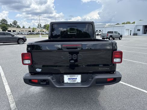 Used 2026 Jeep Gladiator Sport AWD/4WD image 7