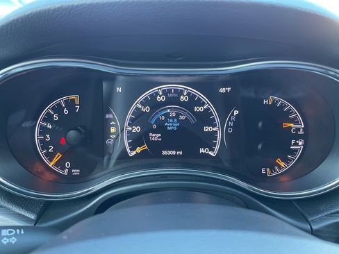 Used 2021 Jeep Grand Cherokee Laredo image 9