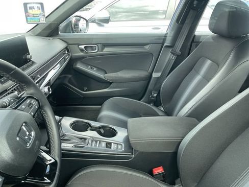 Used 2023 Honda Civic Sport image 3