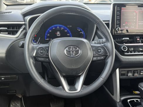 Used 2022 Toyota Corolla Cross XLE w/ Convenience Package image 27