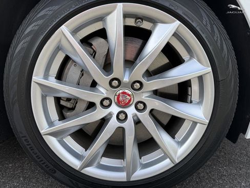 Used 2015 Jaguar XF Premium RWD image 24
