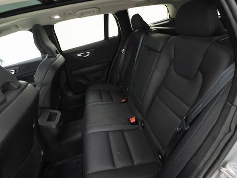 Used 2024 Volvo V60 B5 Cross Country Plus image 18