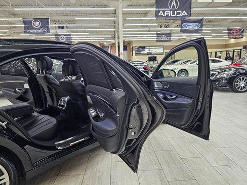 Used 2017 Mercedes-Benz S 550 Sedan image 16