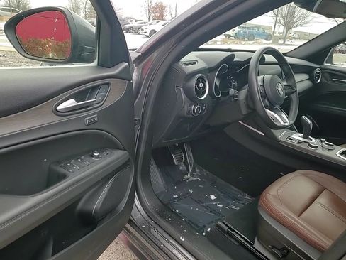 Used 2023 Alfa Romeo Stelvio Ti w/ Active Assist Plus Package image 9