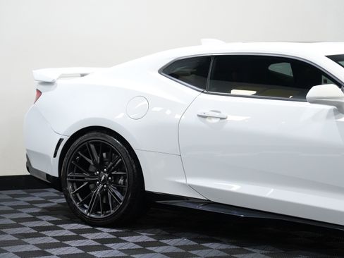 Used 2018 Chevrolet Camaro ZL1 RWD image 15