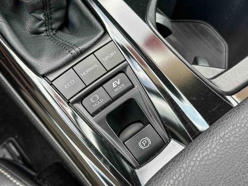 Certified 2025 Toyota Camry SE FWD image 32