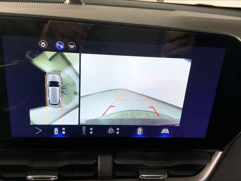 Used 2025 Chevrolet Equinox LT w/ Convenience Package II image 21