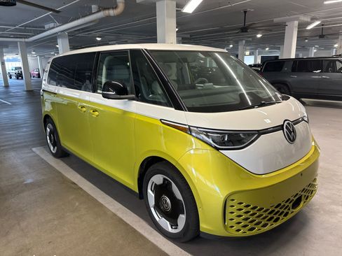 Used 2025 Volkswagen ID. Buzz Pro S Plus AWD/4WD image 2