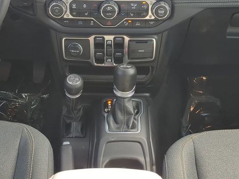 Used 2025 Jeep Wrangler Unlimited Sahara w/ Safety Group AWD/4WD image 18