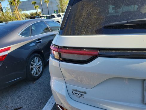 Used 2025 Jeep Grand Cherokee Limited w/ Luxury Tech Group II image 20