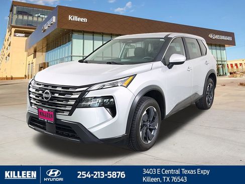 Used 2024 Nissan Rogue SV AWD/4WD image 3